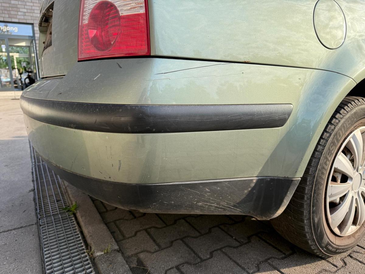 VW Passat 3BG original Stoßstange Stoßfänger hinten LA6W Frescogrün Limo BJ01